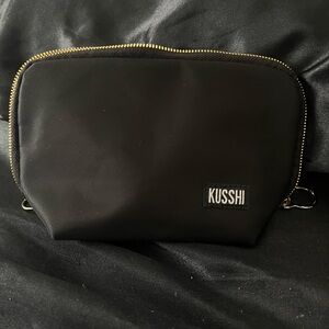 KUSSHI Black Cosmetic Bag